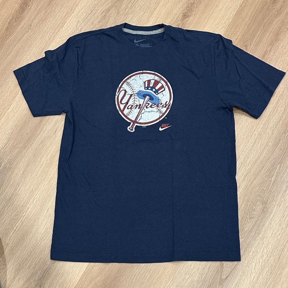 Nike Navy Yankees Graphic Short Sleeve Tee